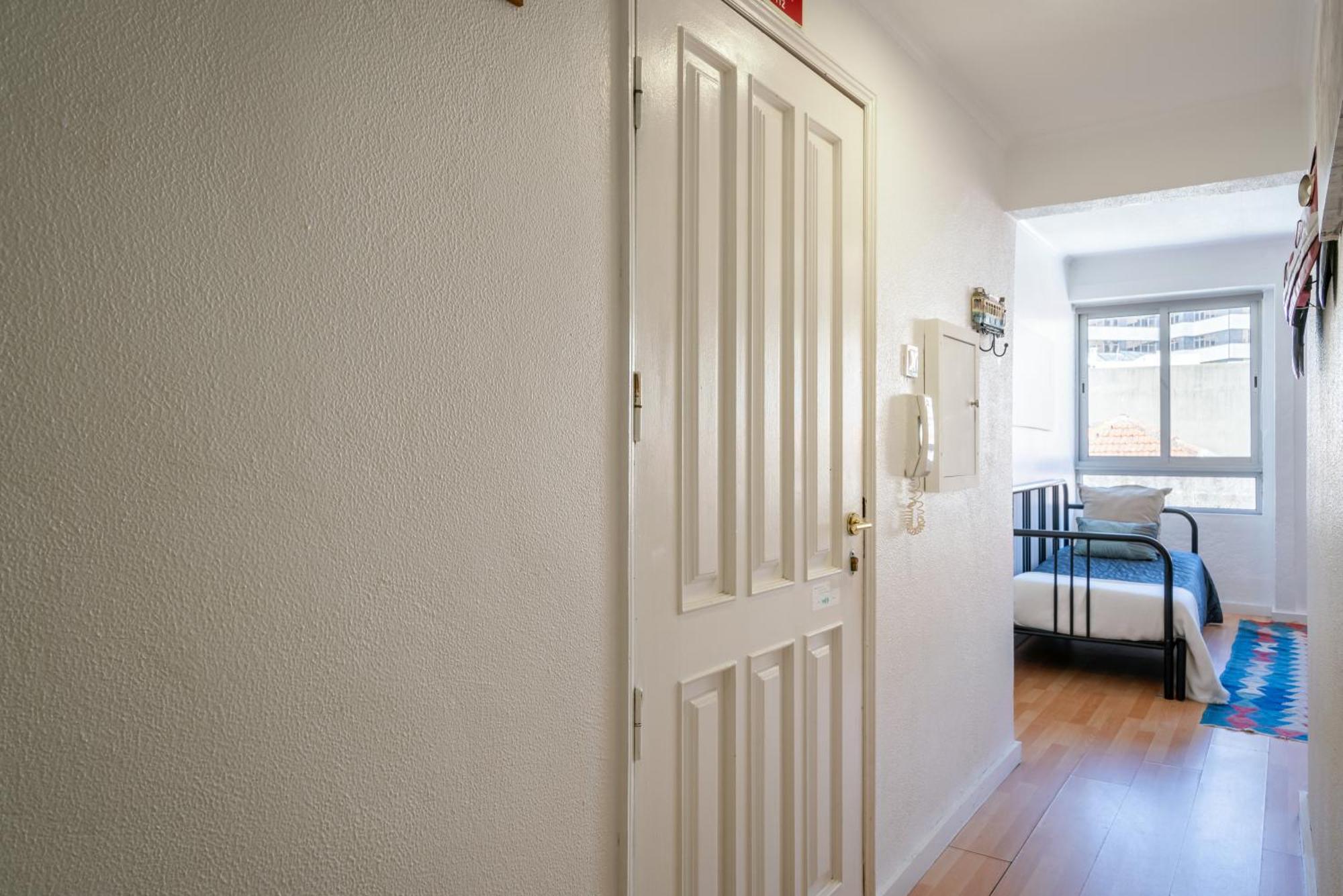 شقة Host Wise - Large Flat W Terrace - Ace Location At Aliados بورتو الغرفة الصورة