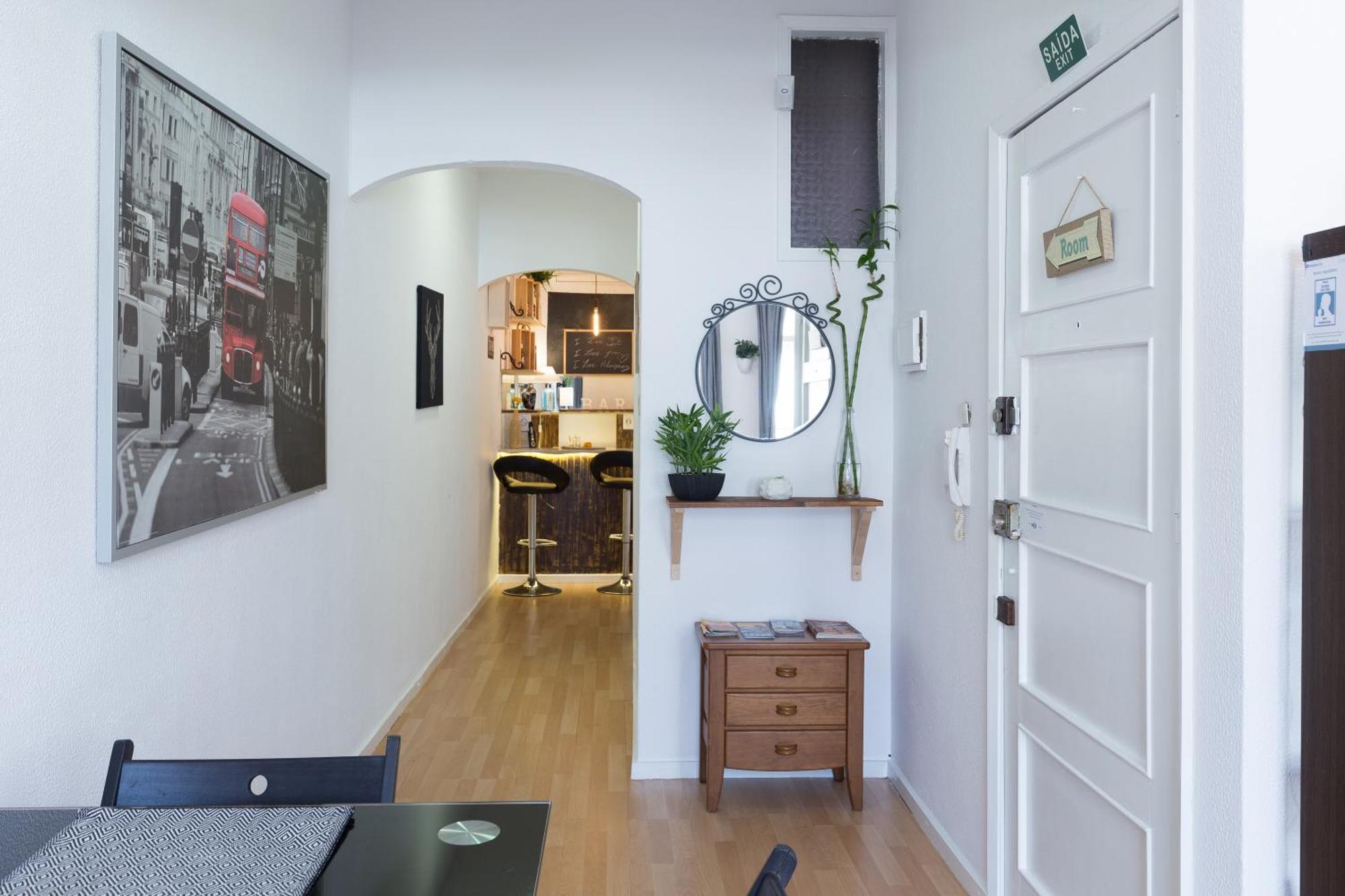 شقة Host Wise - Large Flat W Terrace - Ace Location At Aliados بورتو الغرفة الصورة